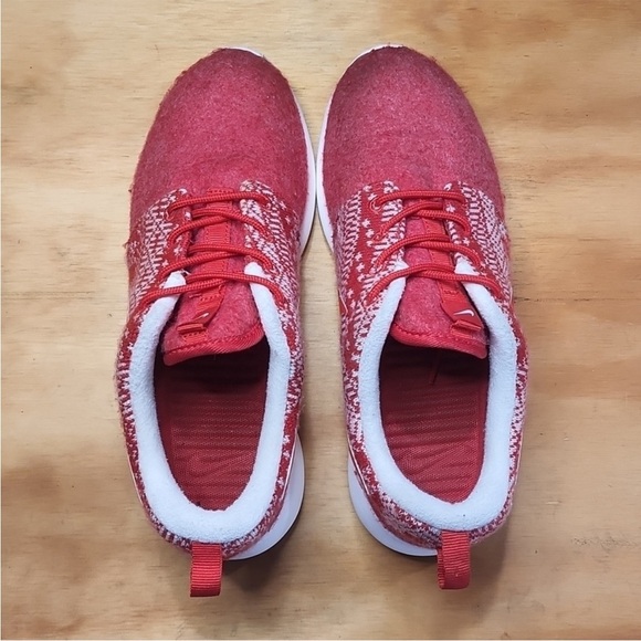 Nike Women's Roshe One Winter Red Sneakers Size 6.5 - Picture 5 of 7